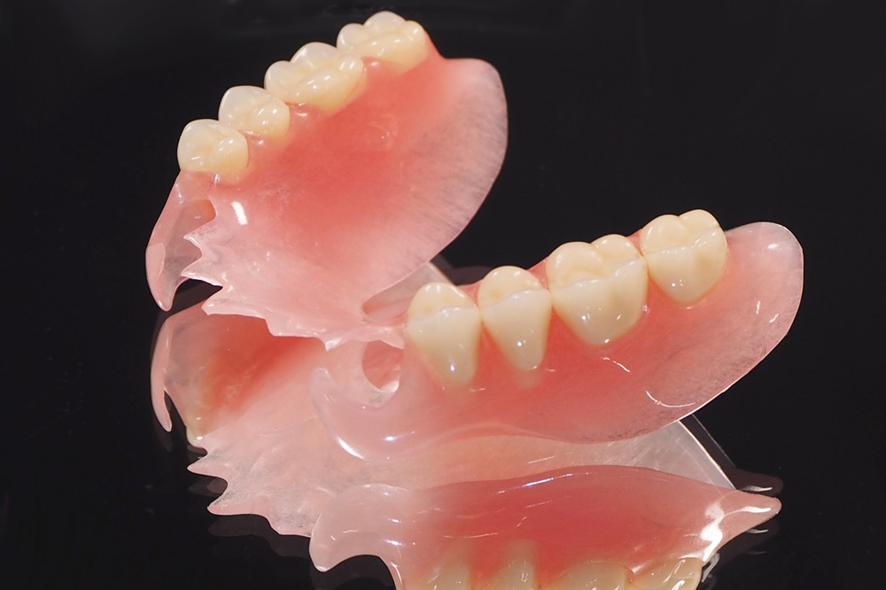 メタルフリーの不快感の無い入れ歯