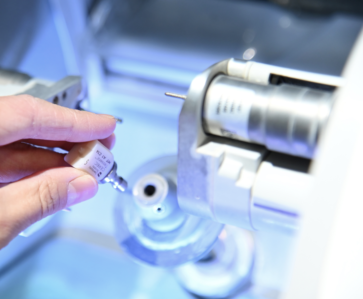 患者さまの健康面に配慮した金属不使用の治療